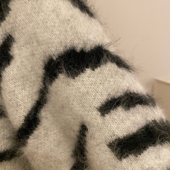 Bash parish black and white sweater size 2 - Picture 8 of 8